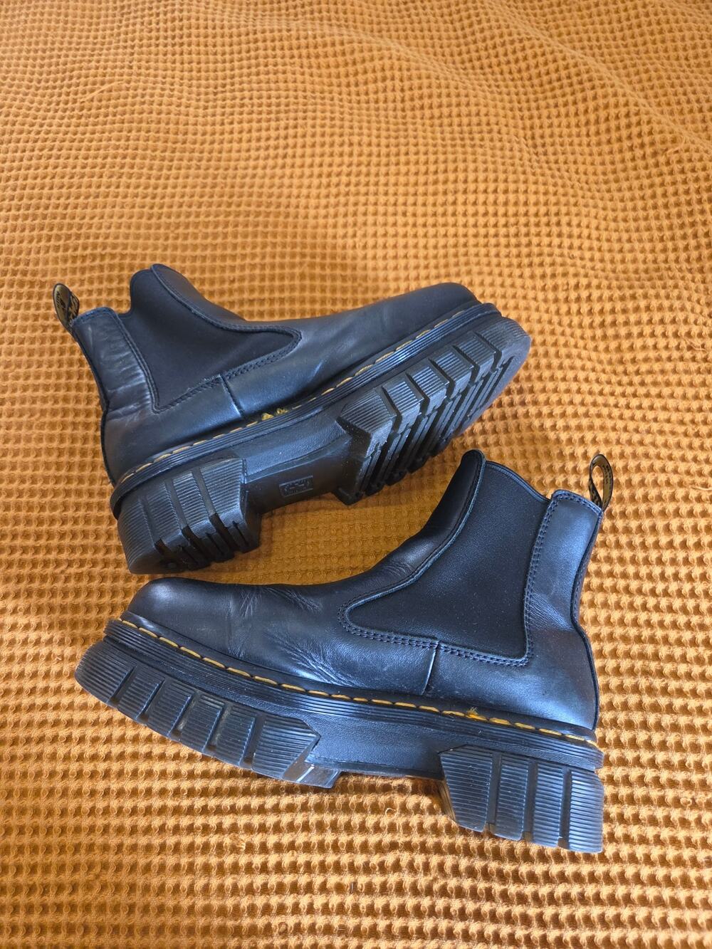 Doc Dr. Martens Audrick Nappa Leather Platform Black Chelsea Pull On Boots GUC 8
